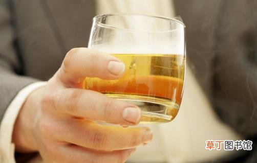世上最坑爹的饮酒谎言 酒后多喝水减轻喝酒的伤害