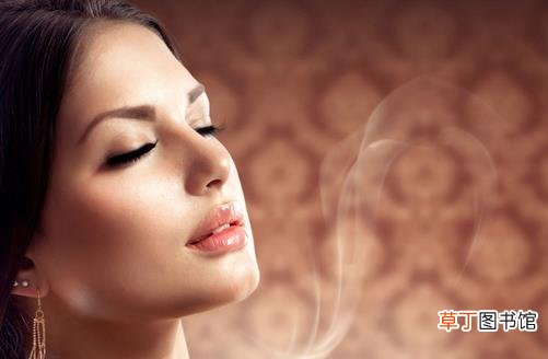 黄皮肤美女玩转粉嫩彩妆 选对色彩很重要！