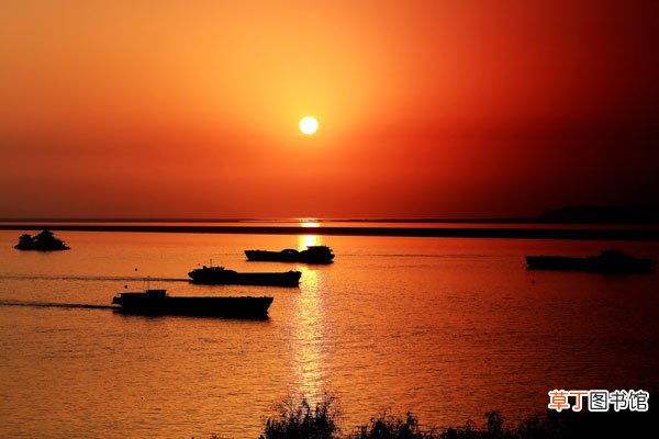 南湖秋水夜无烟中的南湖指的是 南湖秋水夜无烟说的哪个湖