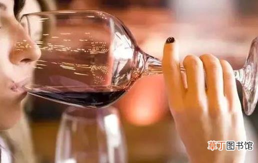不宜于下酒的菜 边喝酒边吃烤串对健康不利