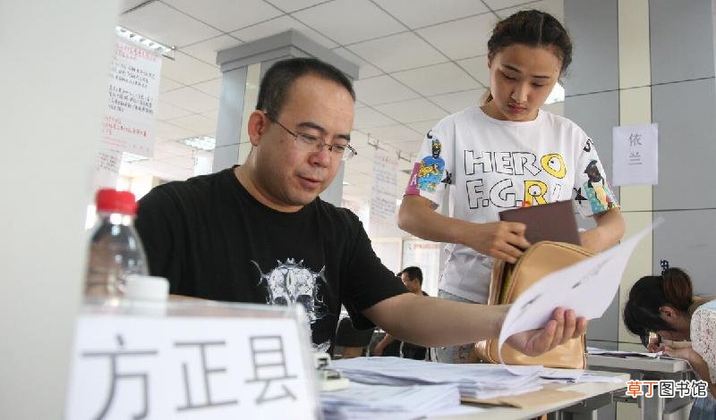 怎么拍一寸证件照图片 拍证件照可以戴眼镜吗