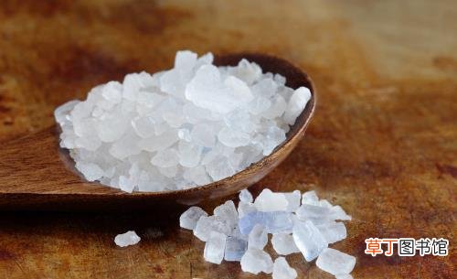 过量吃盐会导致身体水肿 减少盐摄入少吃食盐的方法