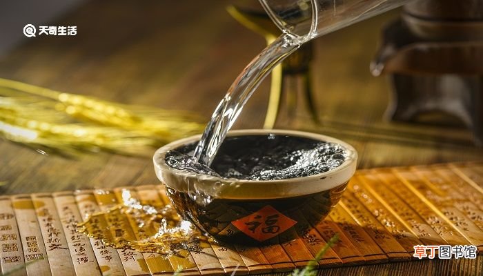 人生得意须尽欢莫使金樽空对月什么意思 人生须尽欢莫让空樽空对月的意思