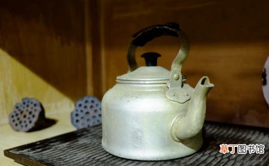 开水烧开后多久不能喝 五种开水不适合再饮用