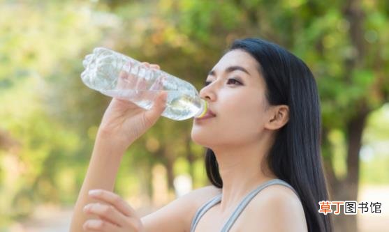 听信伪专家搞得不敢喝水了 保健水到底应该怎么喝