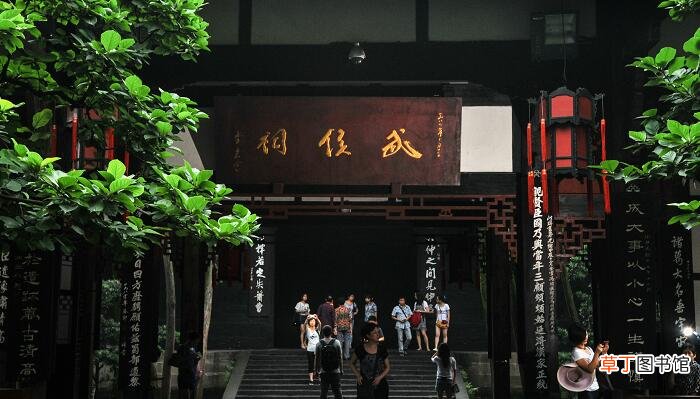 三国演义中草船借箭的起因是什么 草船借箭的起因是什么