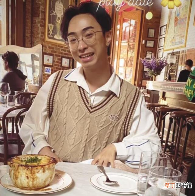 伊能静儿子罕见穿男装 全素颜出镜傻笑