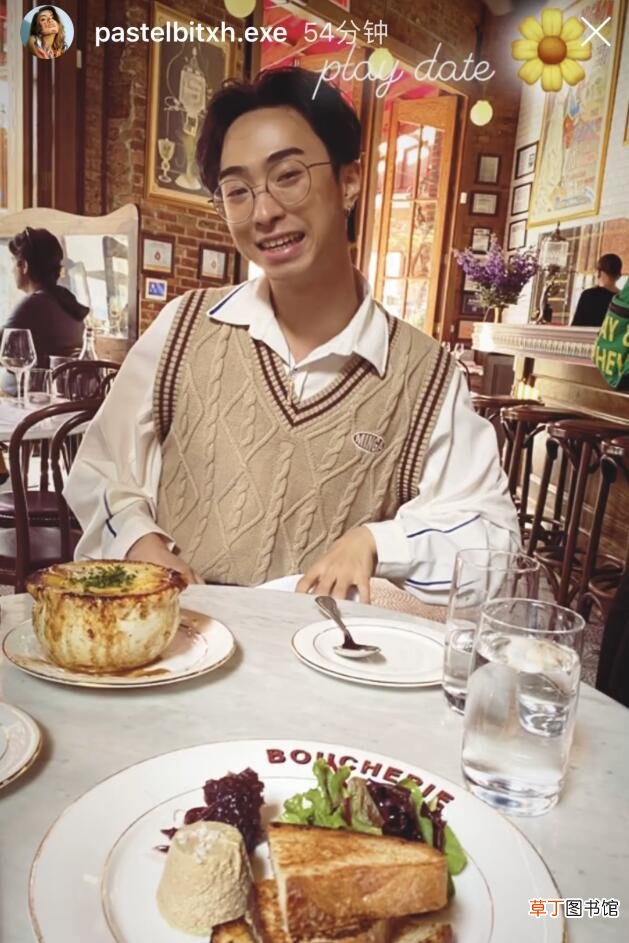 伊能静儿子罕见穿男装 全素颜出镜傻笑