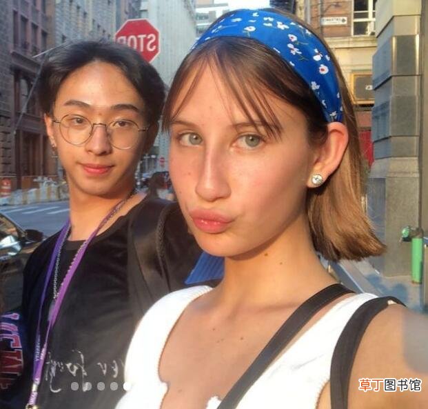 伊能静儿子罕见穿男装 全素颜出镜傻笑