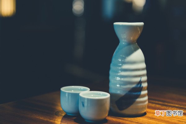 金龟换酒是哪两位诗人贺知章金龟换酒的故事