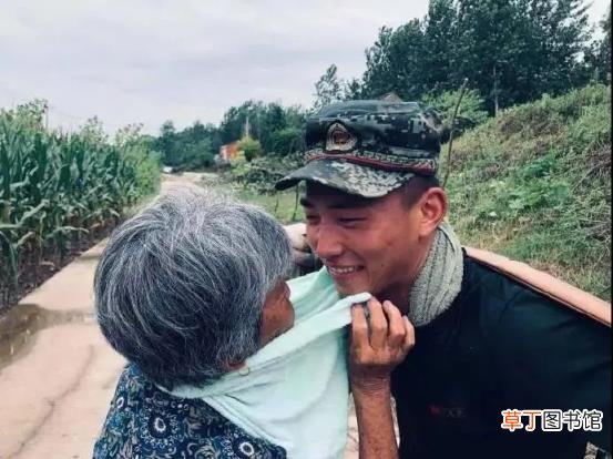 关于军人的诗句名言 名人赞美军人的经典诗句