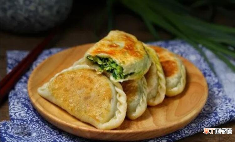 韭菜盒子和面要加油吗