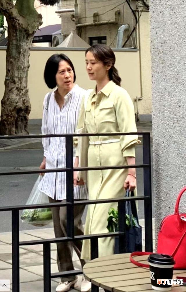 冯绍峰离婚后复工 笑容灿烂不再消瘦
