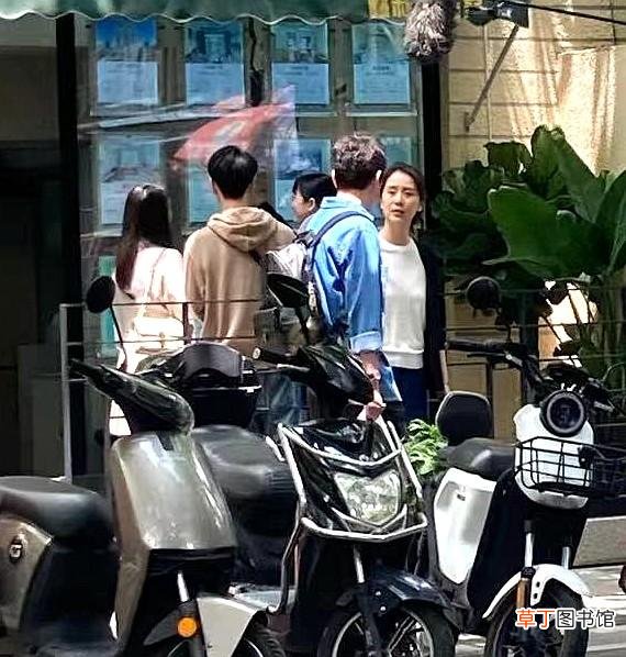冯绍峰离婚后复工 笑容灿烂不再消瘦