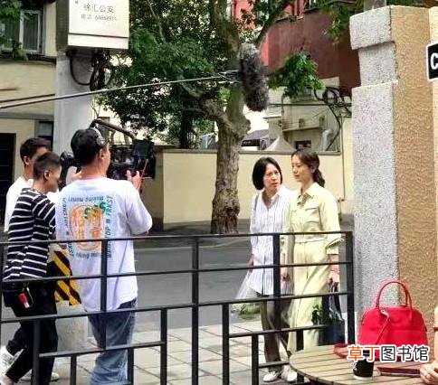 冯绍峰离婚后复工 笑容灿烂不再消瘦