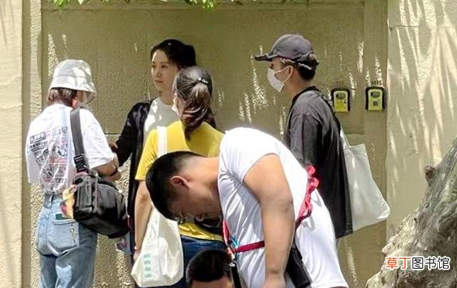冯绍峰离婚后复工 笑容灿烂不再消瘦