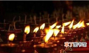 古墓中的灯烛长明不灭，究竟是何原因？