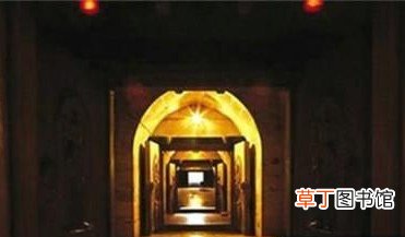 古墓中的灯烛长明不灭，究竟是何原因？