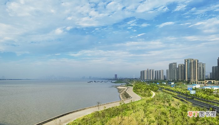 八月十八潮,壮观天下无的意思