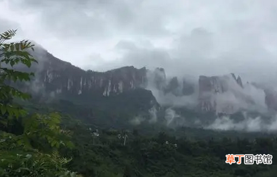 有雨山戴帽无雨半山腰什么意思？