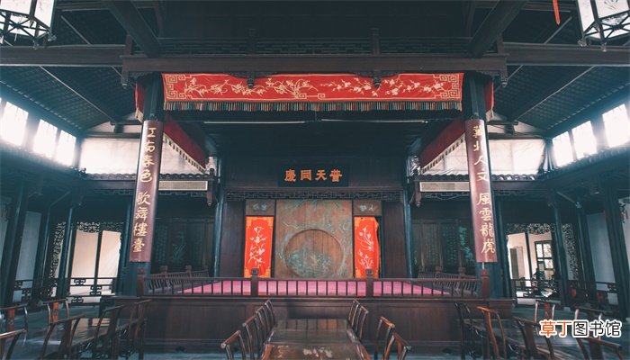 顷刻间千秋事业方寸地万里江山描写的是
