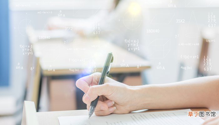 她面前是一朵盛开的紫色的豌豆花缩句