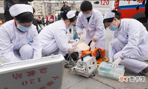 身体着火泼冷水皮肤会爆裂 关于急救你不知道的事