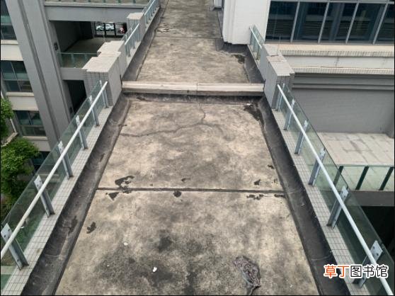 男生曾说“一跃解千愁”？ 成都中学生坠亡跳楼前疑数次割腕