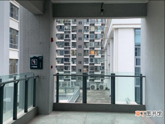 男生曾说“一跃解千愁”？ 成都中学生坠亡跳楼前疑数次割腕
