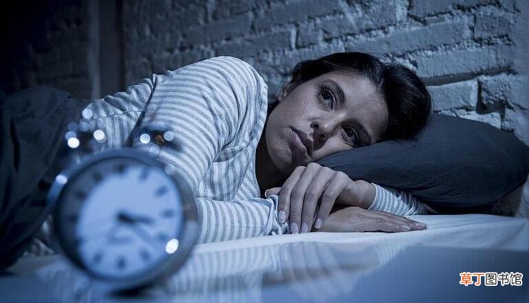 晚上手脚发热睡不着怎么回事-上手脚发热睡不着觉是什么原因