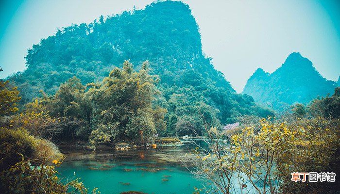 江作青罗带山如碧玉簪描写的是哪处风景