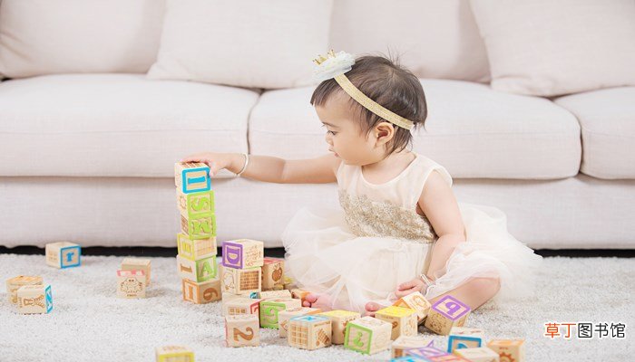 幼儿接触最早的教育是
