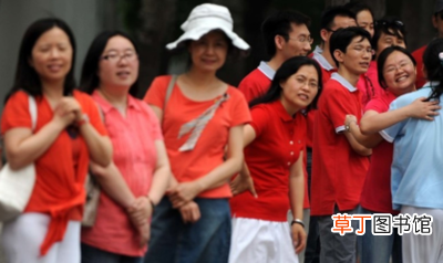 高考穿什么颜色衣服吉利 高考穿衣服颜色讲究
