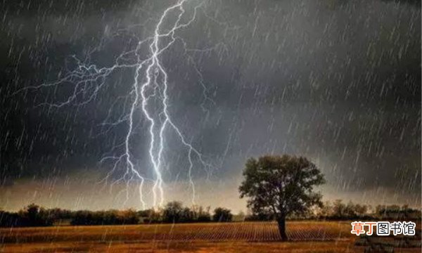 雷雨是什么季节的景物