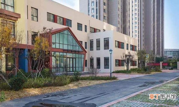中心幼儿园是公立的吗