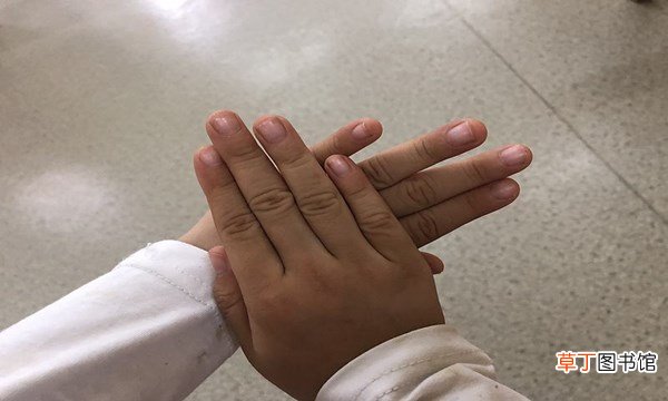 我们从小要做到讲究卫生修改病句