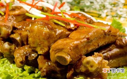 红烧排骨是家庭中不可缺的菜 红烧排骨的简单做法