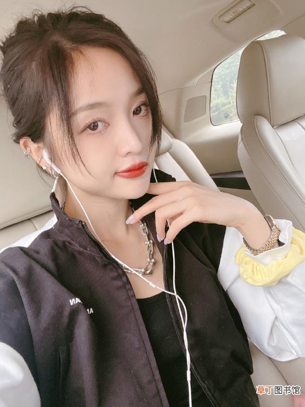 吴宣仪回应素颜被吐槽：我勤快点，以后都化妆或者打个底
