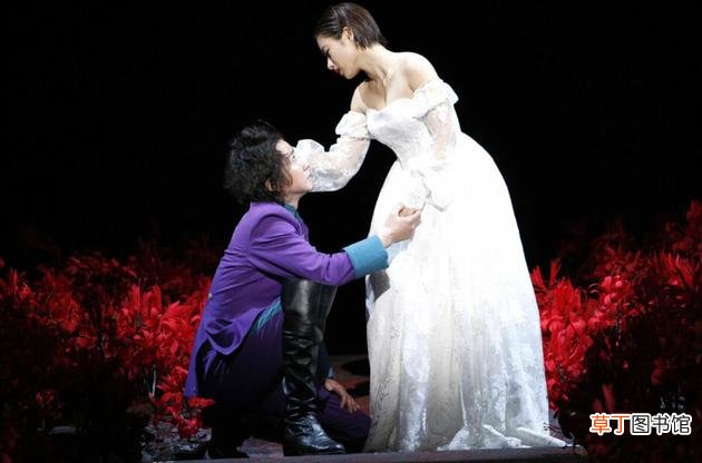石原里美出演舞台剧女主，首演当天为去世导演生日