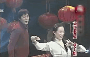 张艺谋身边的女人，要用放大镜看