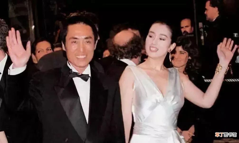 张艺谋身边的女人，要用放大镜看