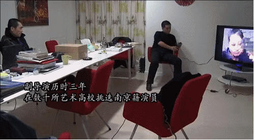 张艺谋身边的女人，要用放大镜看
