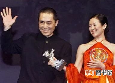 张艺谋身边的女人，要用放大镜看