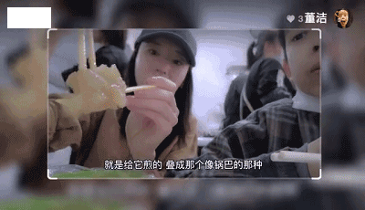 董洁母子逛菜市场 12岁顶顶主动牵妈妈的手