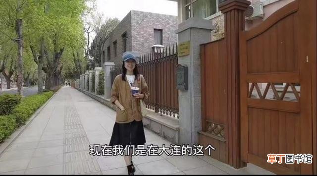 董洁母子逛菜市场 12岁顶顶主动牵妈妈的手
