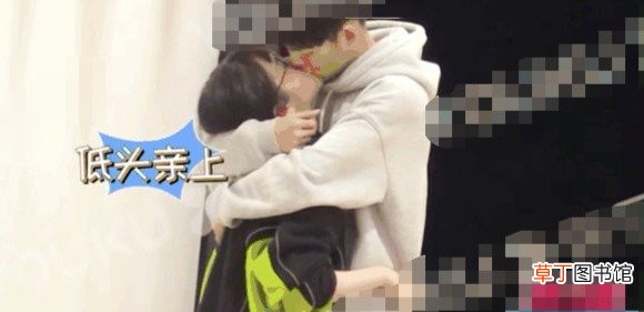 恋爱中?李浩菲付伟伦街边拥吻被拍