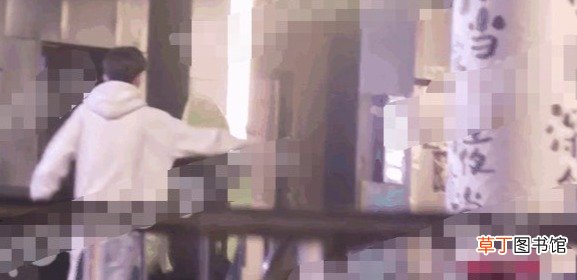 恋爱中?李浩菲付伟伦街边拥吻被拍