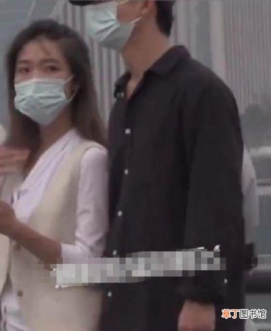 黄轩与女友罕同框，女方被指神似陈妍希