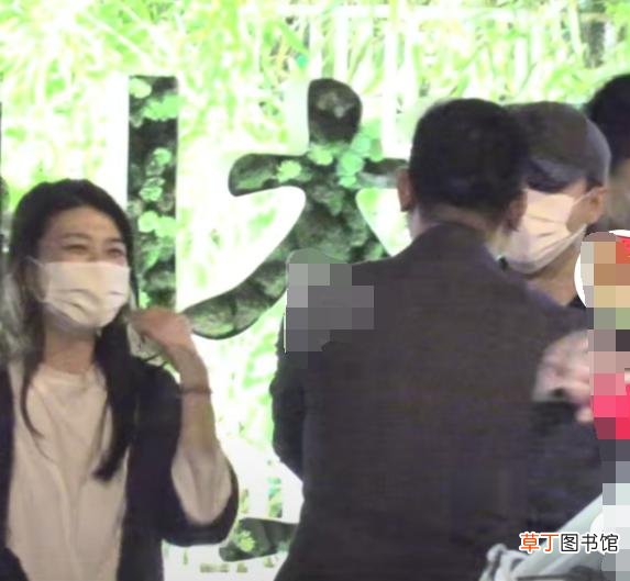 黄轩与女友罕同框，女方被指神似陈妍希