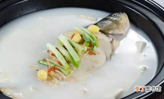 喝鲫鱼汤可以调节肠胃 烹制奶白鲫鱼汤的秘诀及禁忌